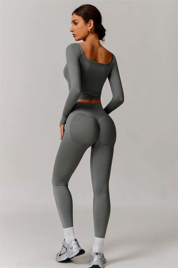 Das leuchtende, langärmlige Crop-Top