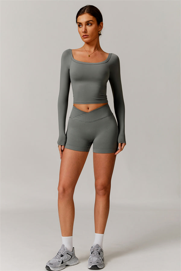 Das leuchtende, langärmlige Crop-Top