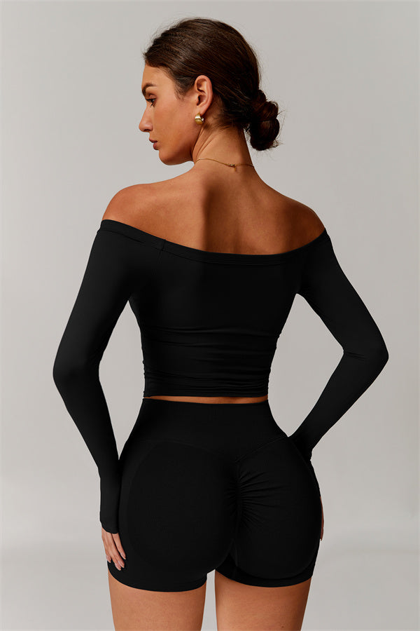 Das zweiteilige Set aus langärmligem Crop-Top und Shorts von Vivid