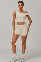 Das zweiteilige Set aus Pearl Crop Top und Shorts