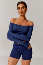 Das zweiteilige Set aus langärmligem Crop-Top und Shorts von Vivid