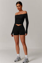 Das zweiteilige Set aus langärmligem Crop-Top und Shorts von Vivid